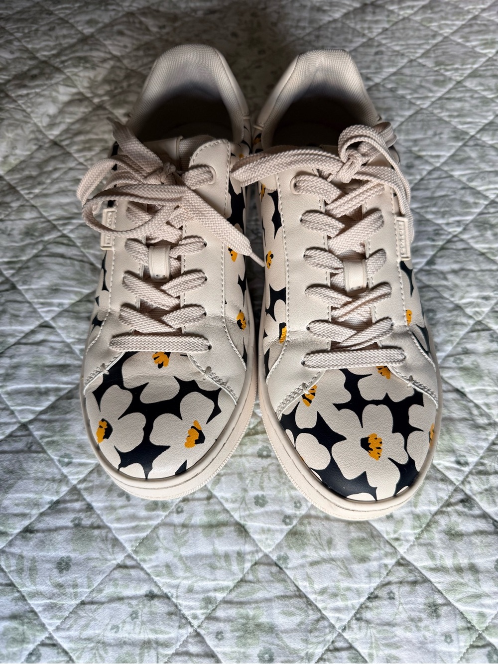 🌸 COACH Lowline Low Top Leather Sneakers (Dramatic Daisy Print) 🌸